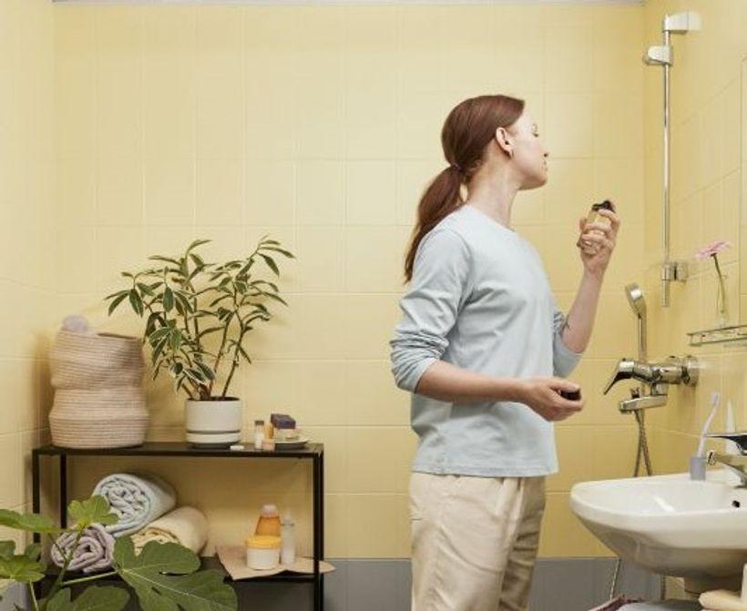 Chcete, aby vaše koupelna působila čistě a moderně? Začněte barvou. Dobrou barvou předcházíte plísním, skvrnám i olupování nátěru.