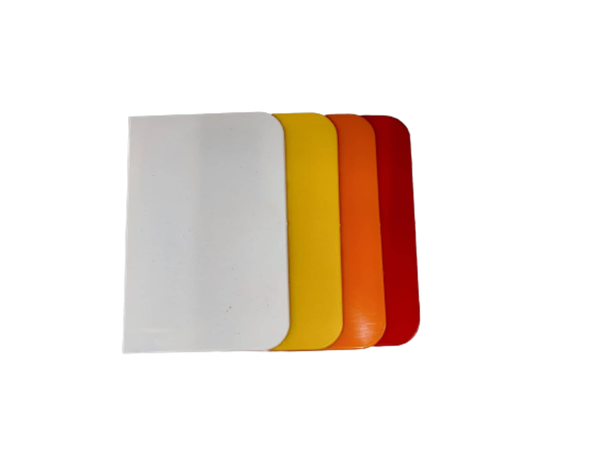 STĚRKA NA TMEL - Plastová stěrka na tmel. Rozmer 115x80mm.